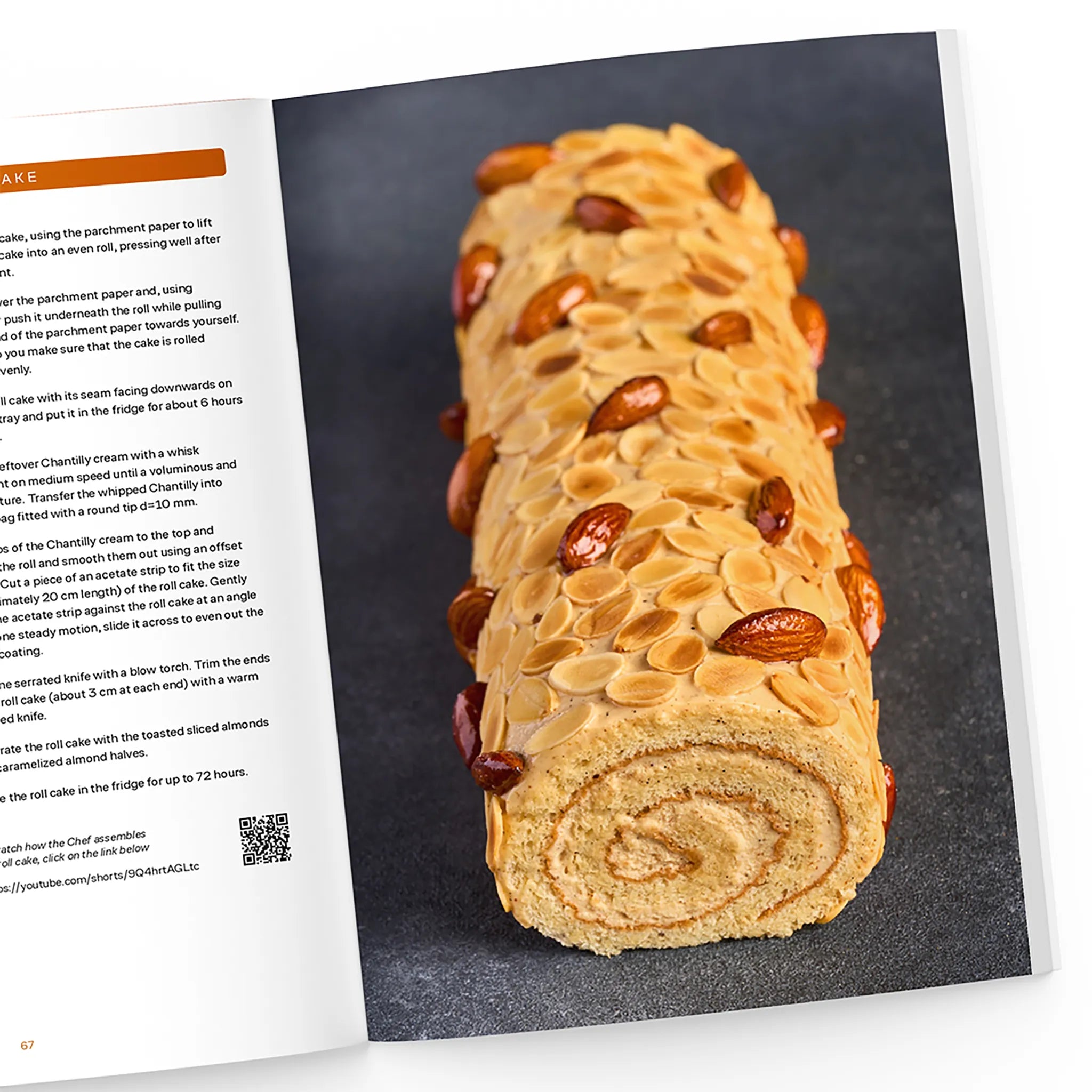 Roll cake with almonds